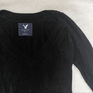 MEDIUM | AE Black V-Neck Sweater